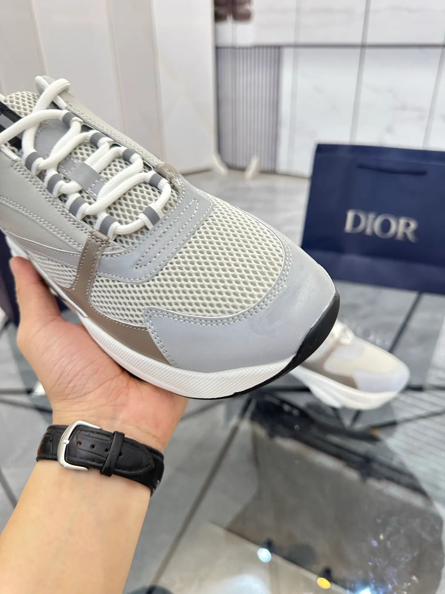 Men's shoes: 💰P460¥ Ready in Guangzhou, fully packaged Product trademark: Dior* "Dior*" low-top casual shoes Regular size: 38-46 (can be customized to 47) B22 Product materials: imported cowhide leather upper spliced ​​with original fabric, breathable lining, original outsole. Number: 920